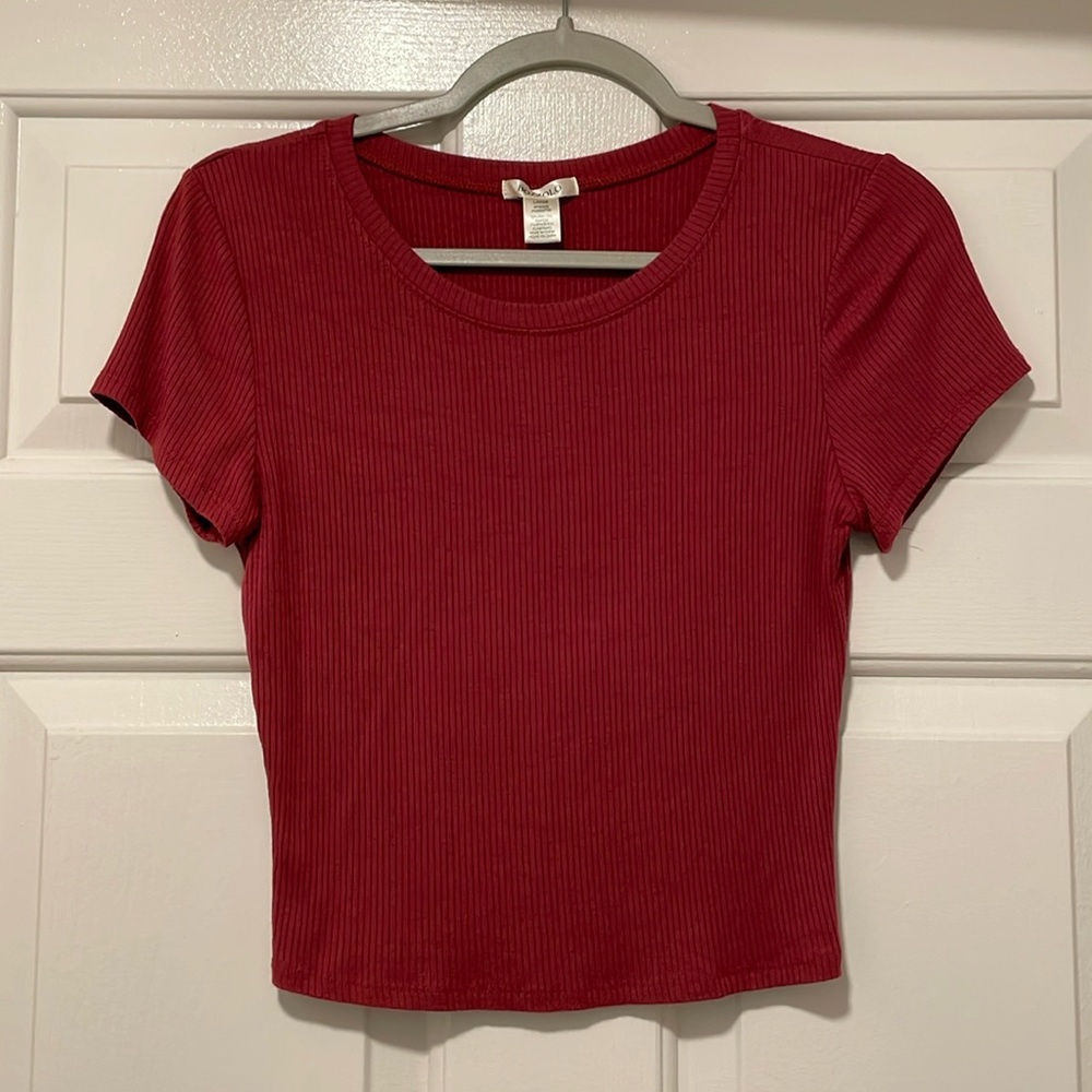 Red Ribbed T-Shirt: Size L